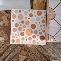 کاشی در حد نو و آجر