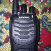 دوعدد تاکی واکی.    بیسیم موفنگ حرفیه