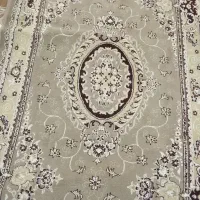 کنار فرش گردویی