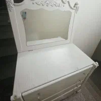 میز ارایشی در حد نو