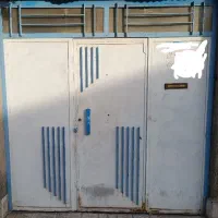 در حیاط سه لت سنگین