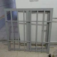 پنجره آهنی. 1×1 متر به وزن 30 کیلوگرم
