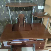 میز تحریر و کامپیوتر