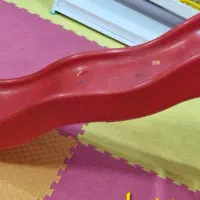 سرسره ۴پله و فوتبال دستی کوچک زمینی در حد نو