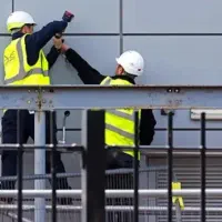 کارگر ماهر و نیمه ماهر کامپوزیت ساختمان