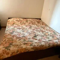 تخت دونفره سایز کینگ  و  میزآرایش  دراور  ویترین