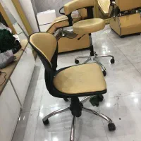 میز و صندلی و آیینه سالن و ارایشگاه نو