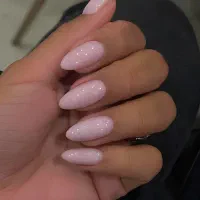 ترمیم و کاشت ناخن قیمت خوب