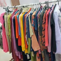 کفش و ۸۰ دست لباس و فنجون و چمدون|حراج|اصفهان, خانه اصفهان|دیوار