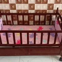تخت گهواره چوبی با تور پشه بند آبشاری