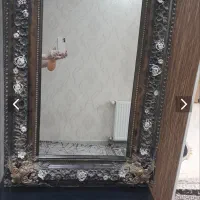 آینه قدی همراه با میز