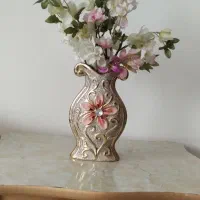 گلدان و گل مصنوعی