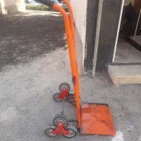 گاری پله رو یا پله بر چرخ دستی حمل بار