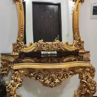 ویترین.ساعت.کنسول