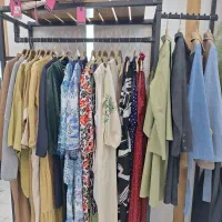 دکور مغازه و لباس به قیمت عمده