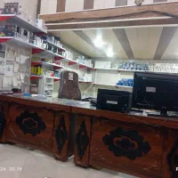 یک فروشنده خانم