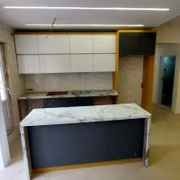 یک واحد کابینت هایگلس نو نو فروشی