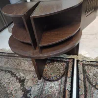 میز گرد وسط