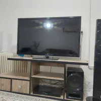 باند و میز تلوزیون