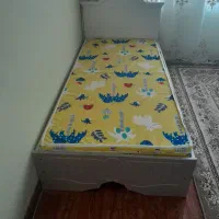 دو عدد تخت و دو عدد تشک