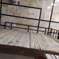 تخت فلزی