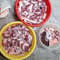 گوسفند و گوساله زنده سلاخ قصاب|حیوانات مزرعه|بومهن, |دیوار