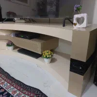 میز تلویزیون فوق العاده تمیز و چراغ دار شاینی