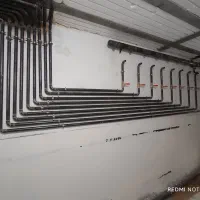 اجرای لوله کشی گاز.