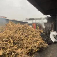 استخدام کارگر در کارگاه ذغال با اتاق برای خواب