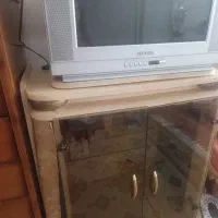 مدل سامسونگ به همراه میز