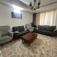 مبل راحتی به همراه میز ناهارخوری