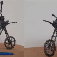 مجسمه سیمی مفتولی استاد امیر قربعلی