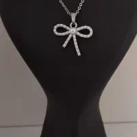 گردنبند مینیمال پاپیون