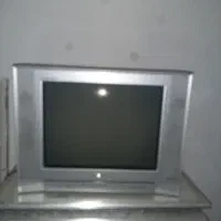 تلویزیون ال جی (LG) قدیمی  با چهارپایه آینه و شیشه