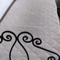 تخت. تک نفره فر فروژه مشکی با تشک. کارکرده