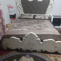 تخت همراه تشک و روتختخی