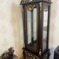 ویترین شیشه ای