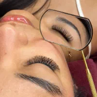 استخدام مژه کار