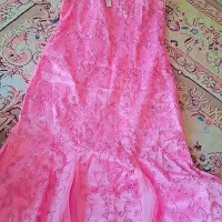 تعدادی لباس نو|لباس|مشکین‌دشت, |دیوار