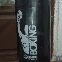 کیسه بوکس و دستکش بوکس