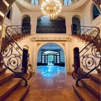 ۱۳۰۰ متر ویلایی بازسازی  قیطریه مناسب سکونت و کار