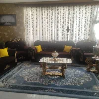 مبل هفت نفره کاملا سالم همراه با میز وسط و یک عسلی