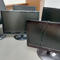 تعدادی مانیتور ۱۷ و ۱۹ و ۲۰ اینچ