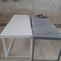 میز اهنی رنگ شده