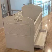 تخت کنارمادر