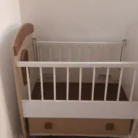 تخت و کالسکه مسافرتی  و دستگاه دراز نشست