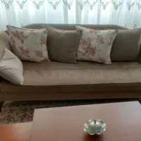 مبل راحتی 8 نفر با میز و دوعدد عسلی شیشه ای