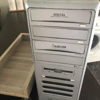 کیس کامپیوتر با زیره چرخدار چوبی