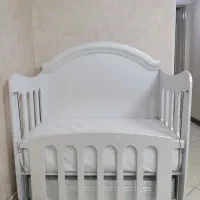 تخت کودک کنار تخت مادر