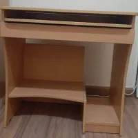 میز کامپیوتر و کتابخانه